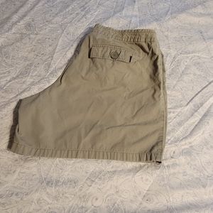 Old Navy Size 18 Khaki Chino Shorts - Mid-Rise Classic Preppy Style